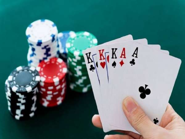 Cách chơi bài poker 5 lá